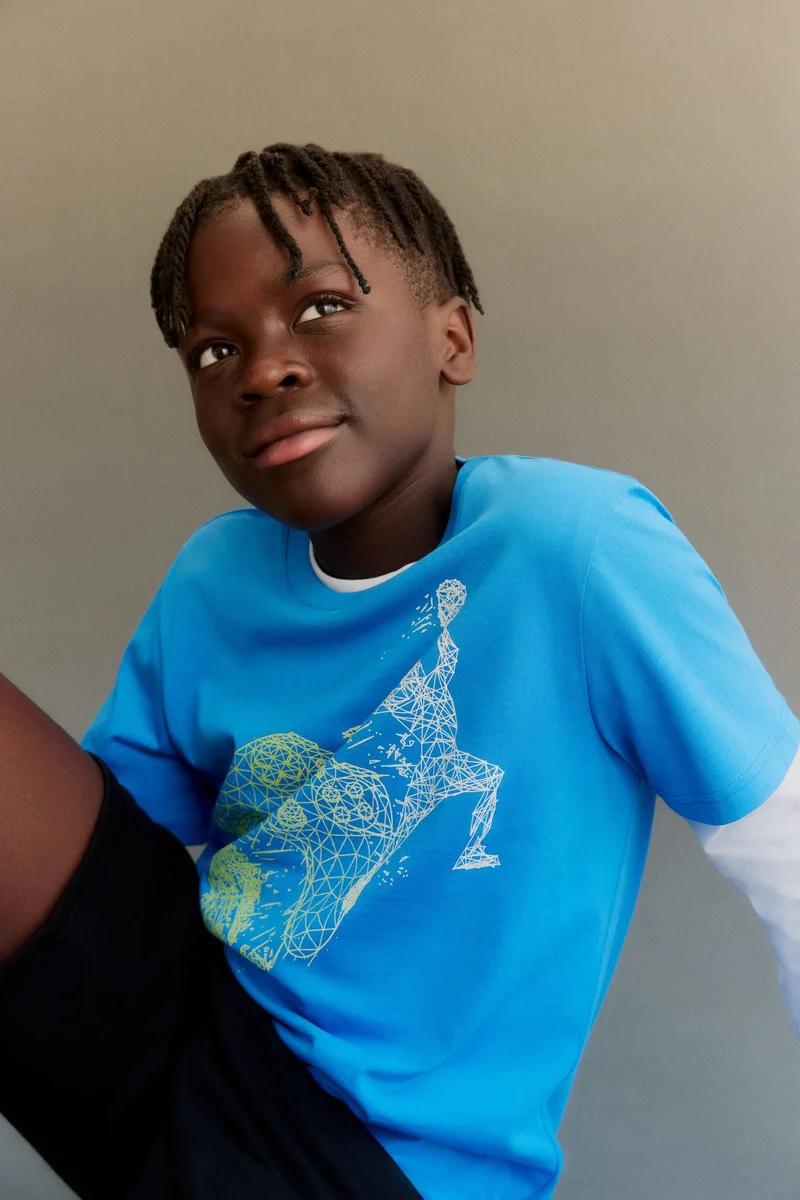 اتش اند ام تي-شيرت بتصميم مطبوع